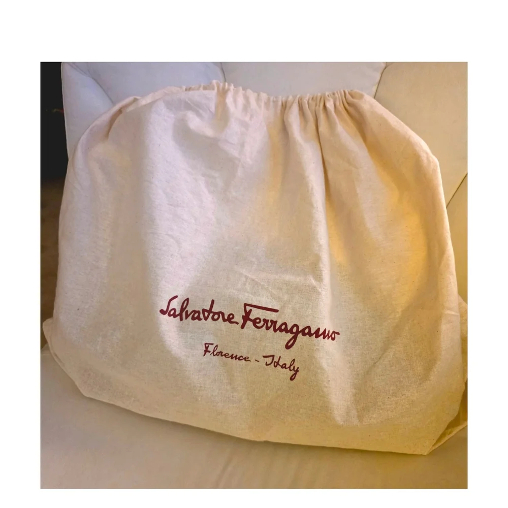 Salvatore Ferragamo Florence Gancini Shoulder Bag Black With Gold Hardware - Picture 9 of 10